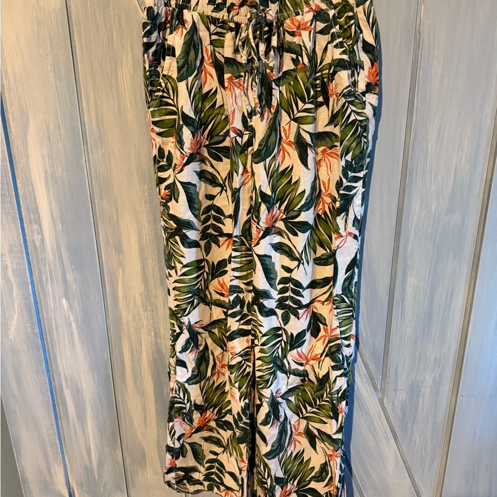 Briggs New York White, Green and Coral Tropical Print Pants